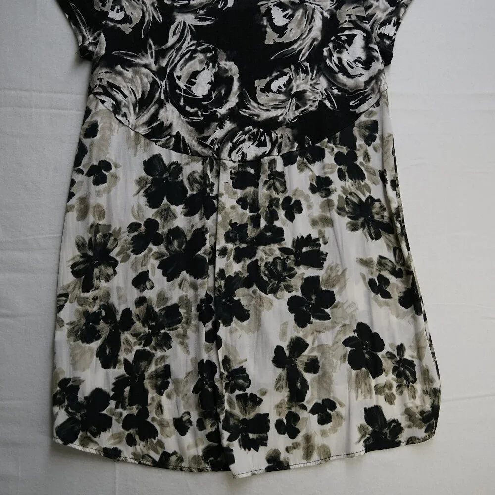 Women's Blouse T-Shirt, Vera Wang, Simply Vera, Black and White, Size Small - Picture 7 of 7